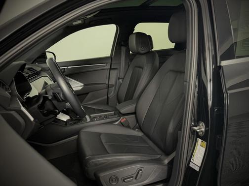 2022 Audi Q3 45 S line Premium