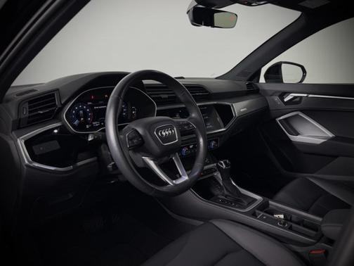 2022 Audi Q3 45 S line Premium