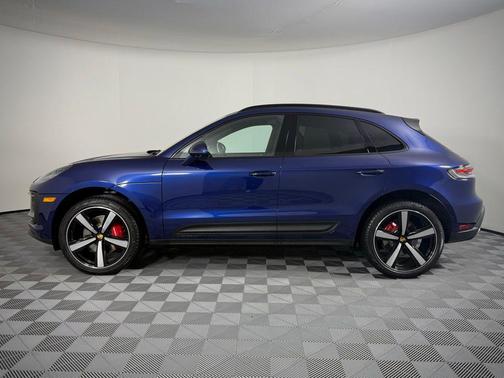 Gentian Blue Metallic 2026 Porsche Macan Macan S