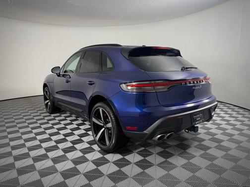 Gentian Blue Metallic 2026 Porsche Macan Macan S