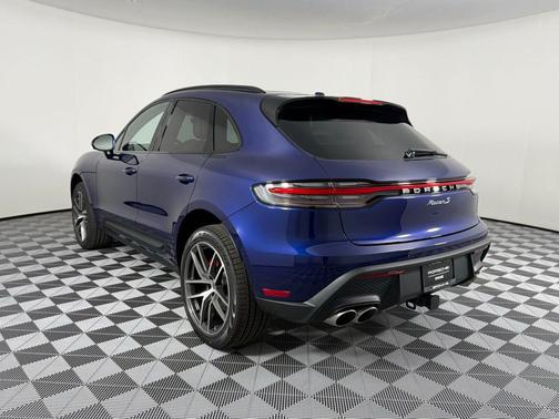 Gentian Blue Metallic 2026 Porsche Macan Macan