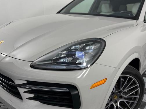 Chalk 2021 Porsche Cayenne Cayenne