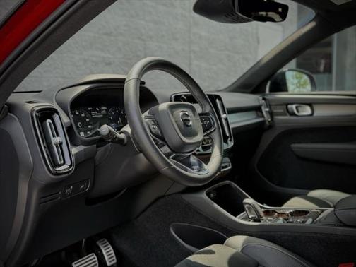 2021 Volvo XC40 T5 R-Design