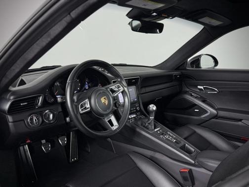 2018 Porsche 911 Carrera 4 GTS