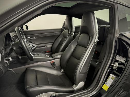 2018 Porsche 911 Carrera 4 GTS