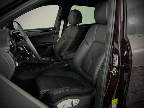 Copper Ruby Metallic 2025 Porsche Macan Macan
