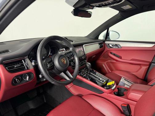 Dolomite Silver Metallic 2023 Porsche Macan Macan