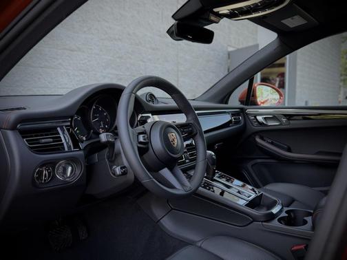 2025 Porsche Macan 