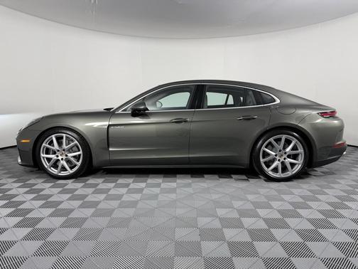 2026 Porsche Panamera 4