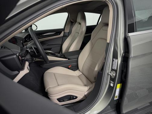 2026 Porsche Panamera 4