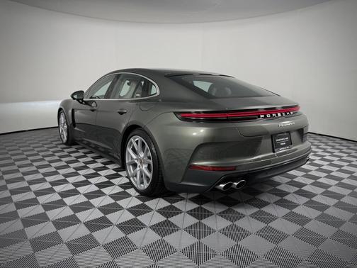 2026 Porsche Panamera 4
