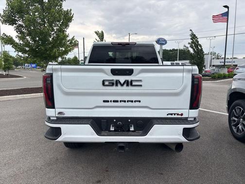 Summit White 2024 GMC Sierra 2500 AT4