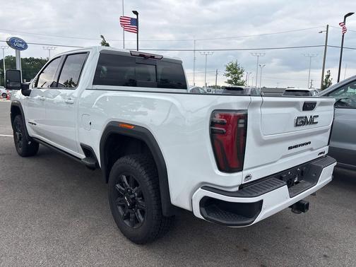 Summit White 2024 GMC Sierra 2500 AT4
