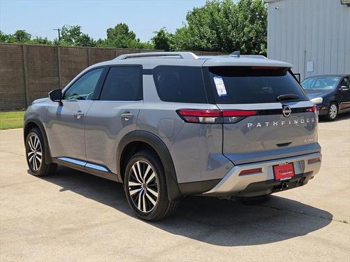 2025 Nissan Pathfinder Platinum FWD
