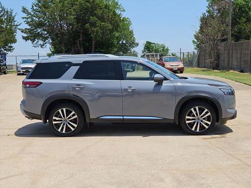 2025 Nissan Pathfinder Platinum FWD