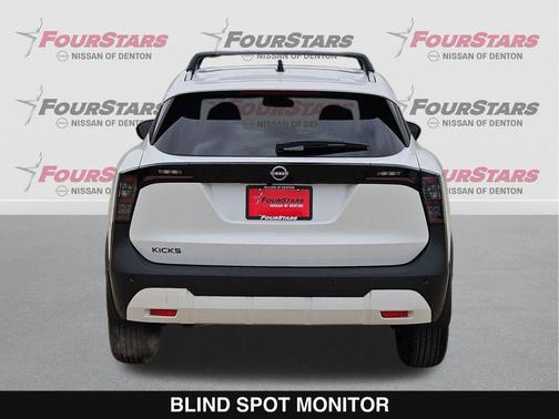 Aspen White Tricoat 2026 Nissan Kicks SV