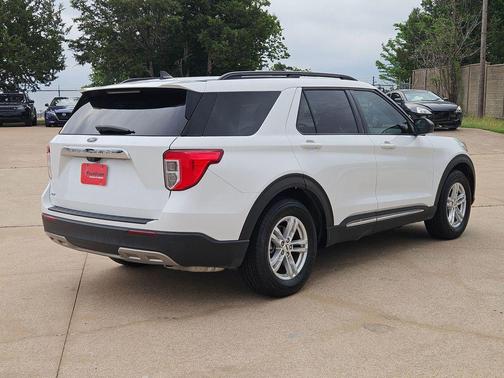 Oxford White 2021 Ford Explorer XLT