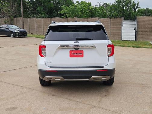 Oxford White 2021 Ford Explorer XLT