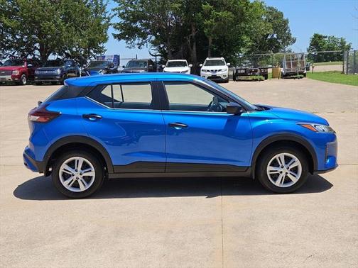 2025 Nissan Kicks S