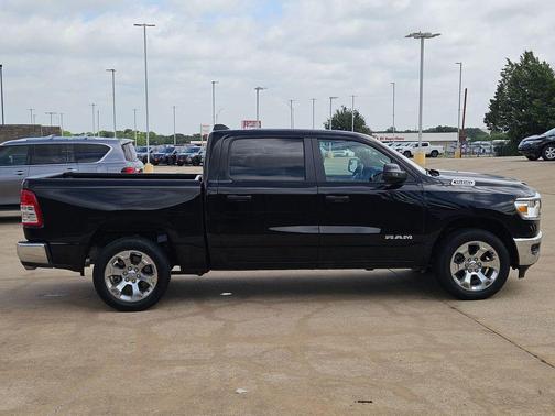 Diamond Black Crystal Pearlcoat 2024 RAM 1500 Big Horn/Lone Star