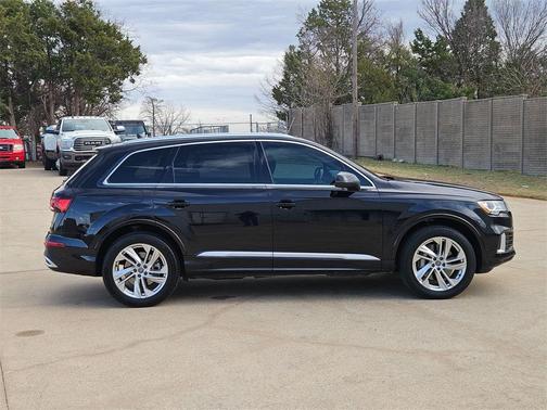 2021 Audi Q7 45 Premium Plus