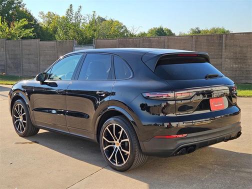 2023 Porsche Cayenne Platinum Edition