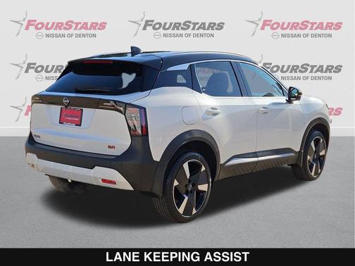Aspen White/Super Black 2026 Nissan Kicks SR