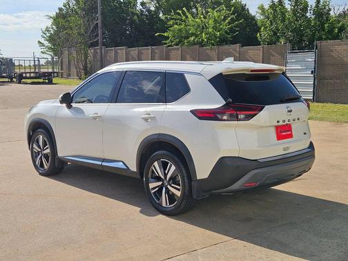 Pearl White Tricoat 2021 Nissan Rogue SL