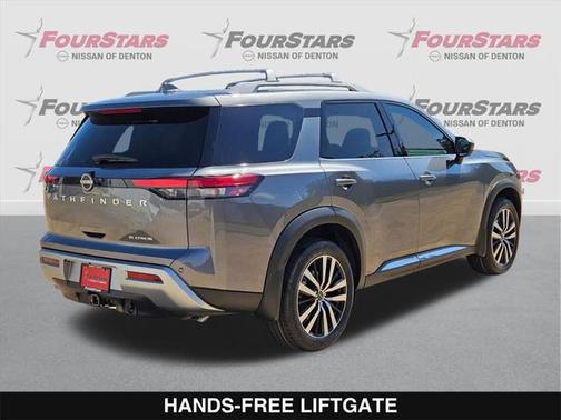 2025 Nissan Pathfinder Platinum FWD