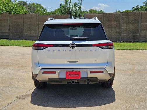 2025 Nissan Pathfinder SL FWD