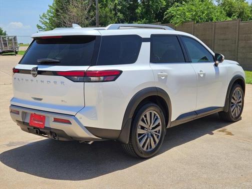 2025 Nissan Pathfinder SL FWD