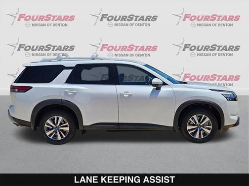 2025 Nissan Pathfinder SL 4WD