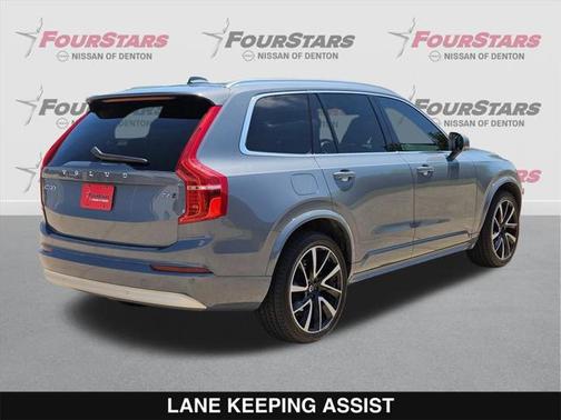 2022 Volvo XC90 T6 Momentum