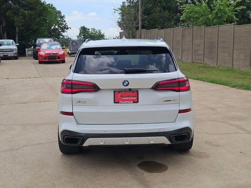 Mineral White Metallic 2022 BMW X5 xDrive40i