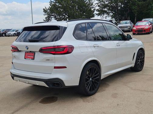 Mineral White Metallic 2022 BMW X5 xDrive40i