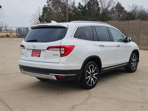2022 Honda Pilot Touring 8-Passenger