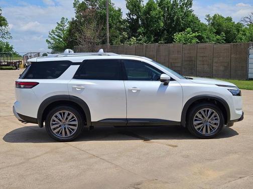 2025 Nissan Pathfinder SL FWD