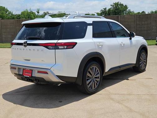 2025 Nissan Pathfinder SL FWD