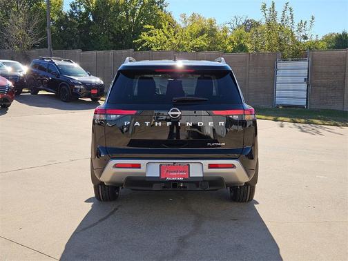 2025 Nissan Pathfinder Platinum FWD