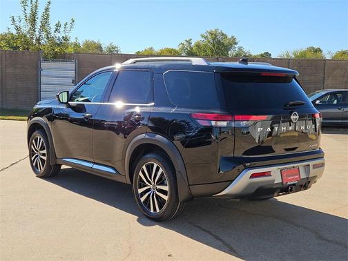 2025 Nissan Pathfinder Platinum FWD