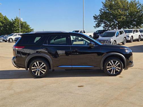 2025 Nissan Pathfinder Platinum FWD