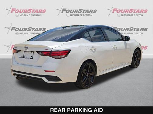 Aspen White Tricoat/Super Black 2024 Nissan Sentra SR
