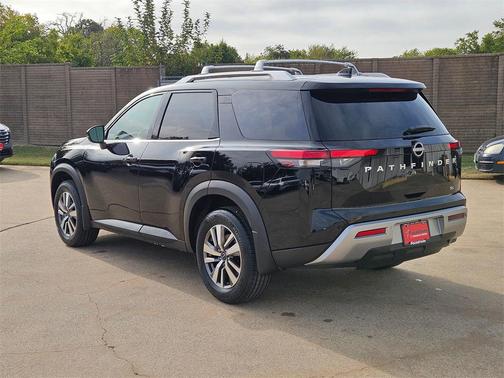 2025 Nissan Pathfinder SL FWD