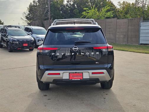 2025 Nissan Pathfinder SL FWD