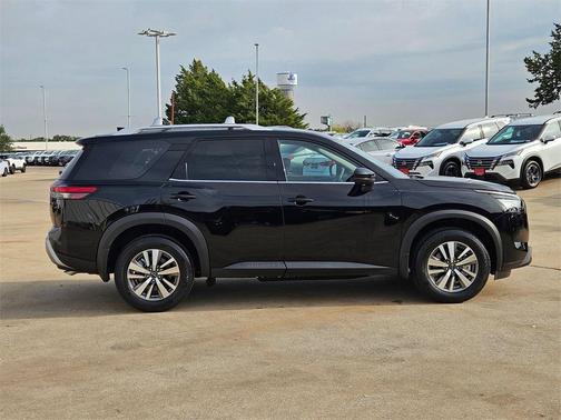 2025 Nissan Pathfinder SL FWD