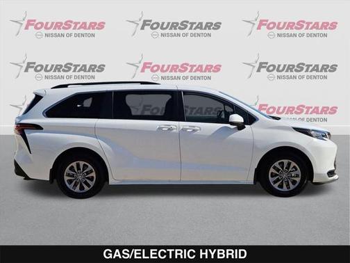 2022 Toyota Sienna LE