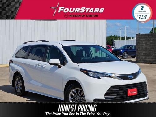 2022 Toyota Sienna LE