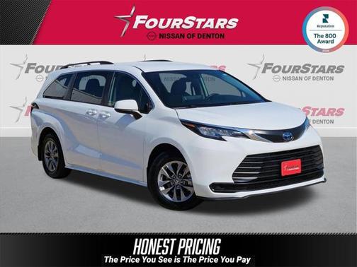 2022 Toyota Sienna LE
