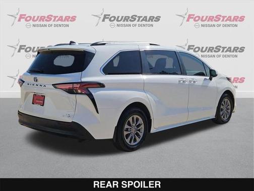 2022 Toyota Sienna LE