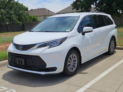 2022 Toyota Sienna LE